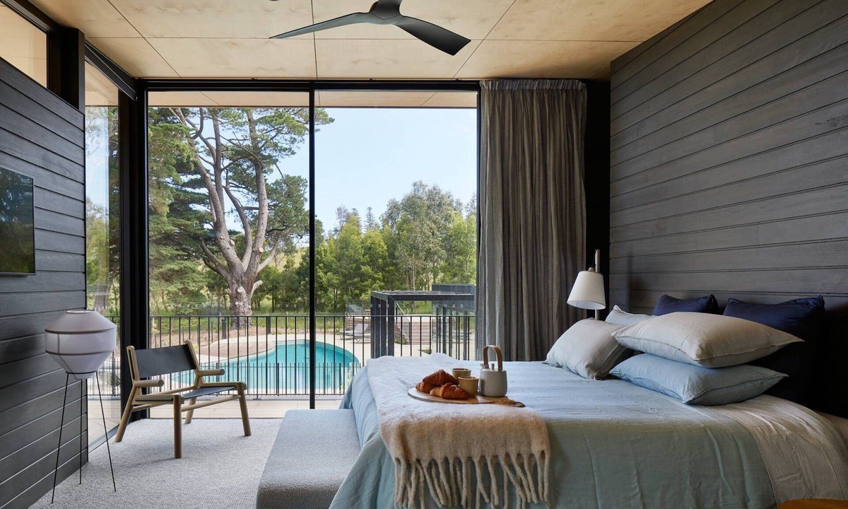 Shoreham House | Sand Steps (Heated Pool)