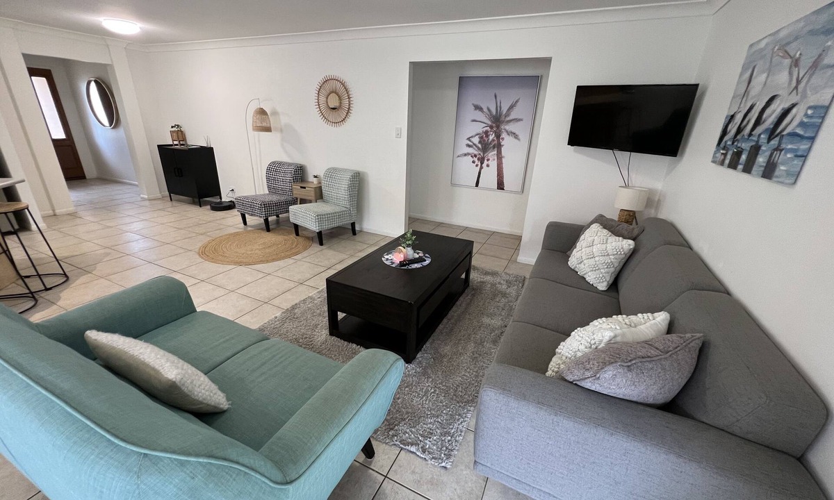 Ningi House | Sandstone Point (SEQ) Bribie Holidays Family Home, pet friendly
