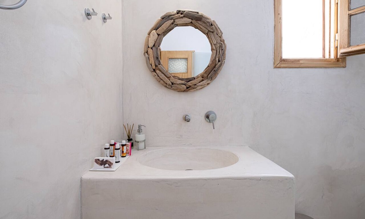 Kamari Hotel | Santorini Crystal Blue