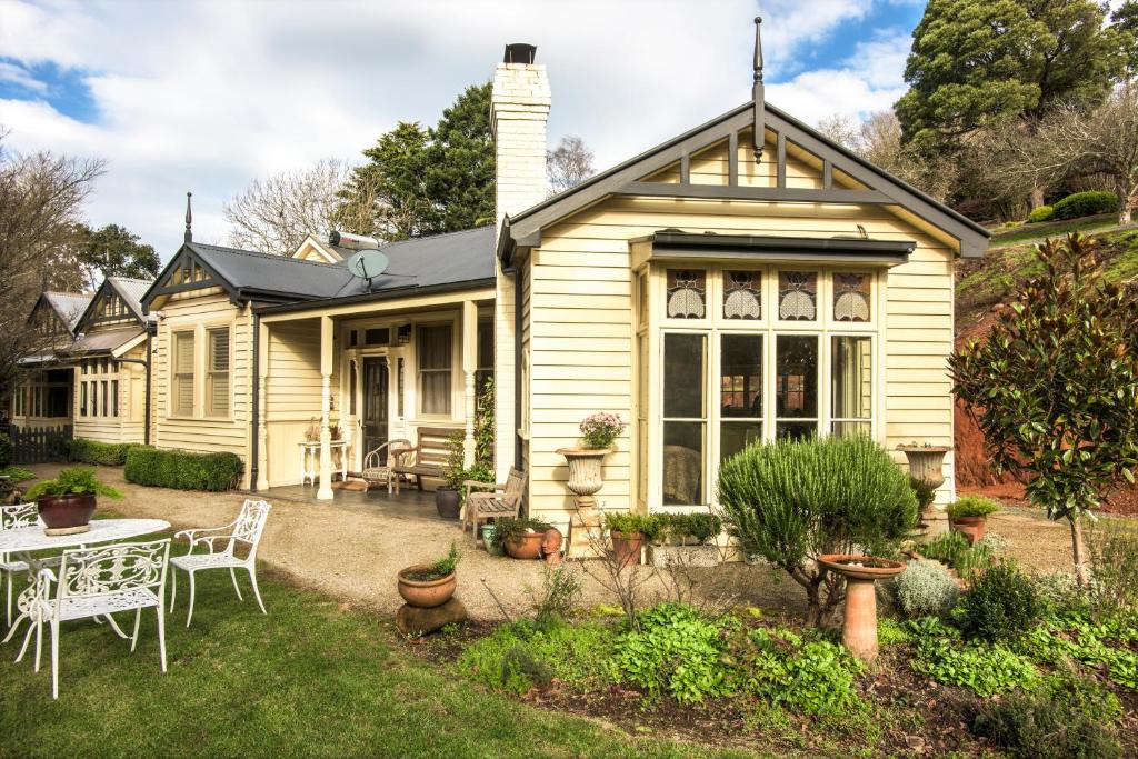Sassafras House | Sassafras village stay - historic home sleeps 4