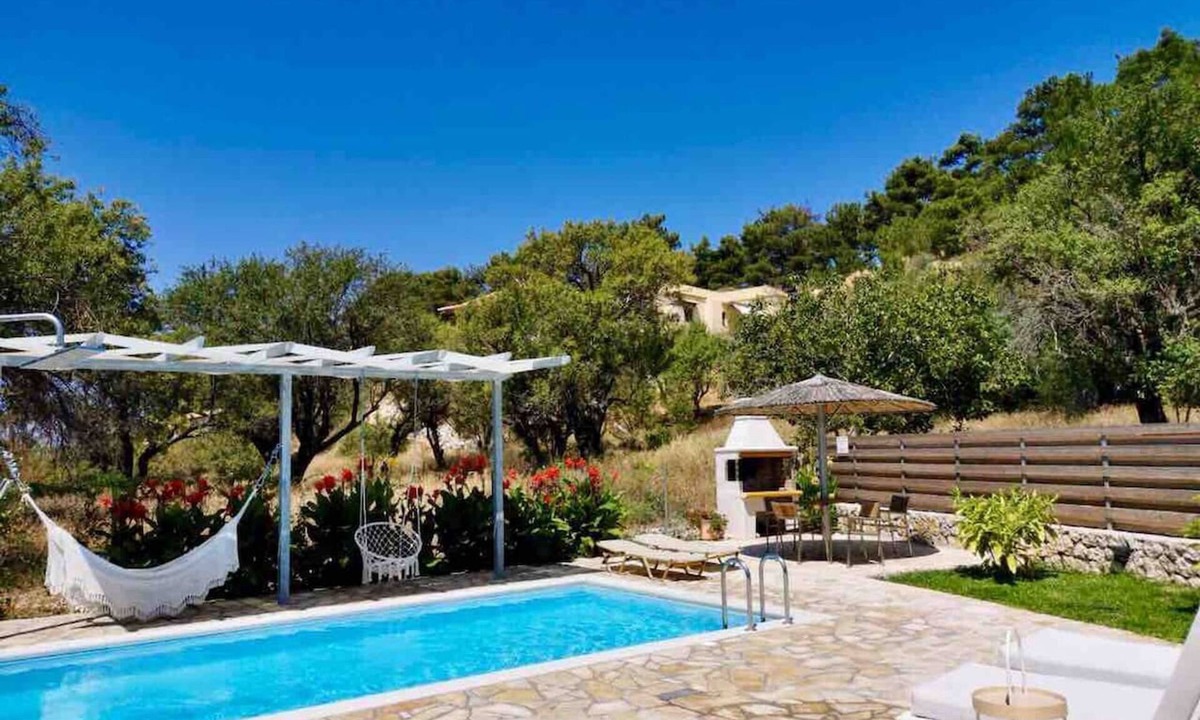 Kalamitsi Apartment | Sea Breeze apartment n.1 (with private pool)