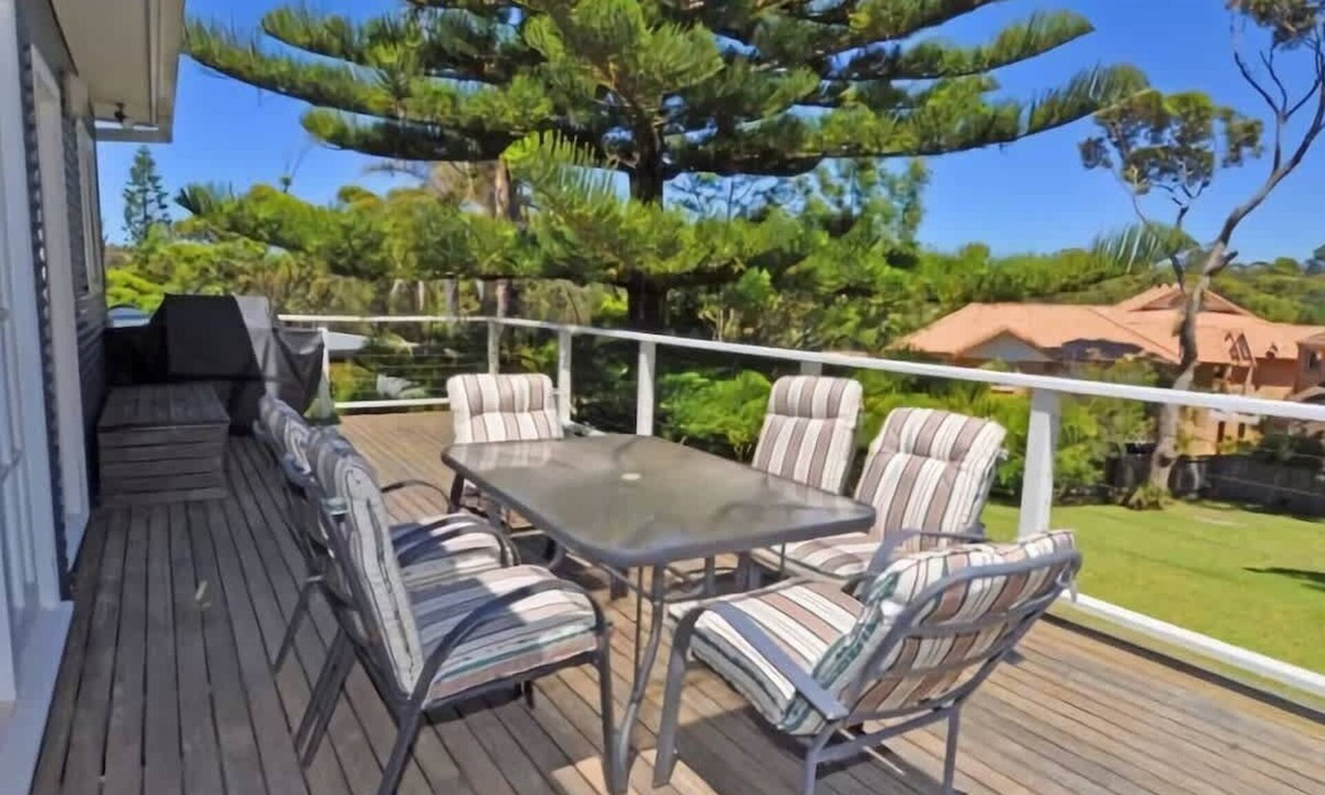 Mollymook Beach House | Sea Breeze Beach Shack