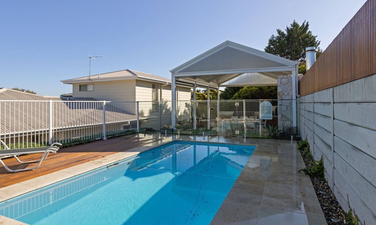 Rye House | Sea Ranch - Rye Back Beach rural retreat with tennis court and spa!