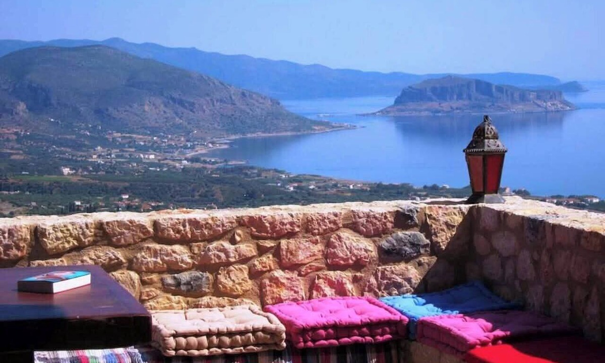 Monemvasia House | Sea View 3 Bedrooms for 6 people Monemvansia view Hot tub/Jacuzzi for 5 people