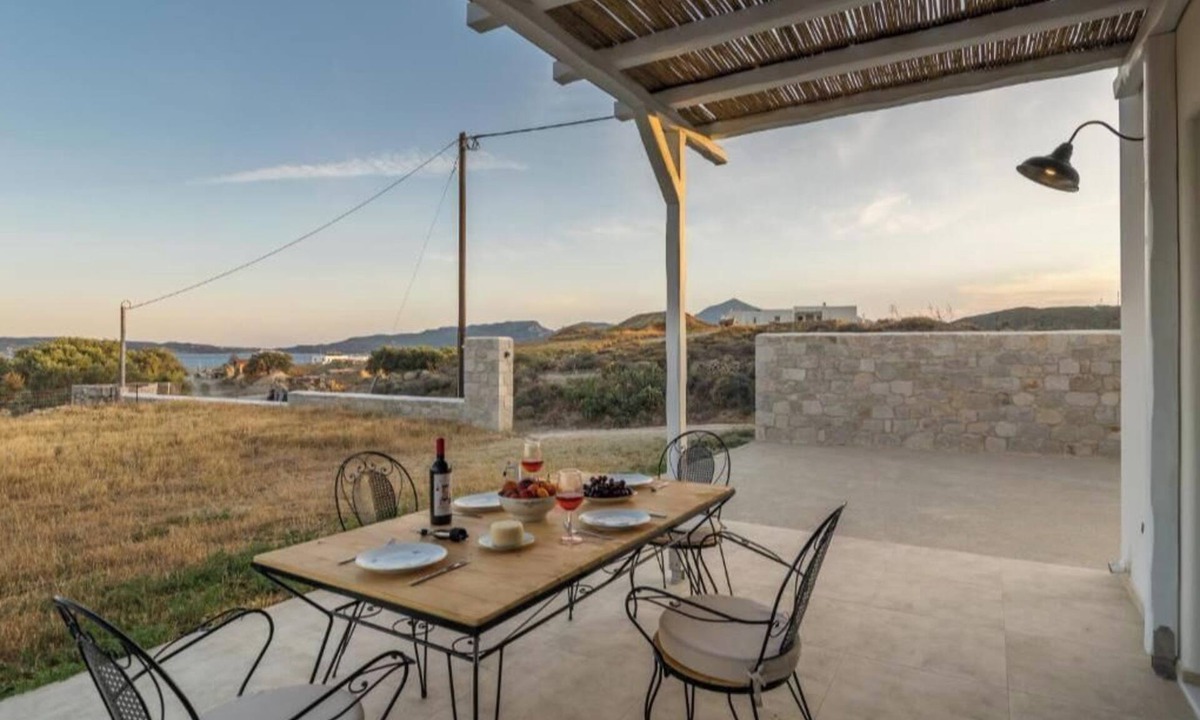 Milos House | Sea View Villa in Adamas with Parking – Close to Beach & Island Highlights