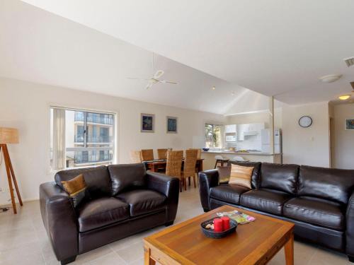 Hawks Nest House | Seachange Apartment 3