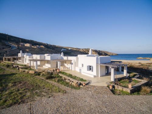 Xilokeratidi Villa | Seaside 5BDR Bliss in Mykonos