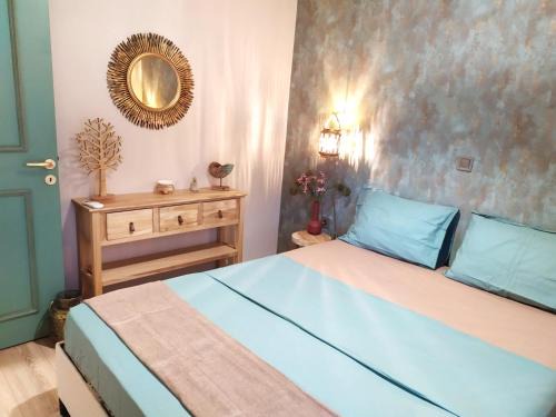 Sarakiniko Apartment | SeaSide Backyard