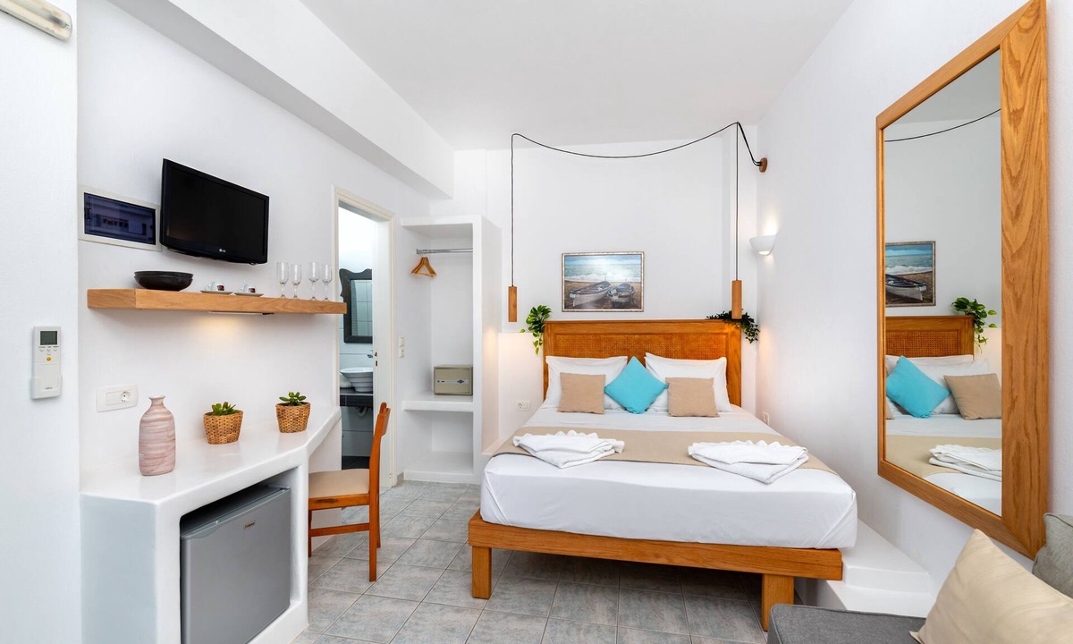 Kamari Hotel | Seaside Breeze