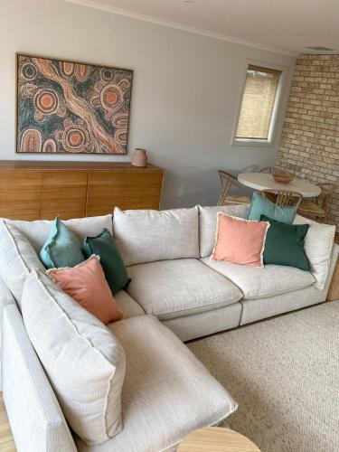 Goolwa House | Seaside Daisy 3 Bedrooms 6 Beds