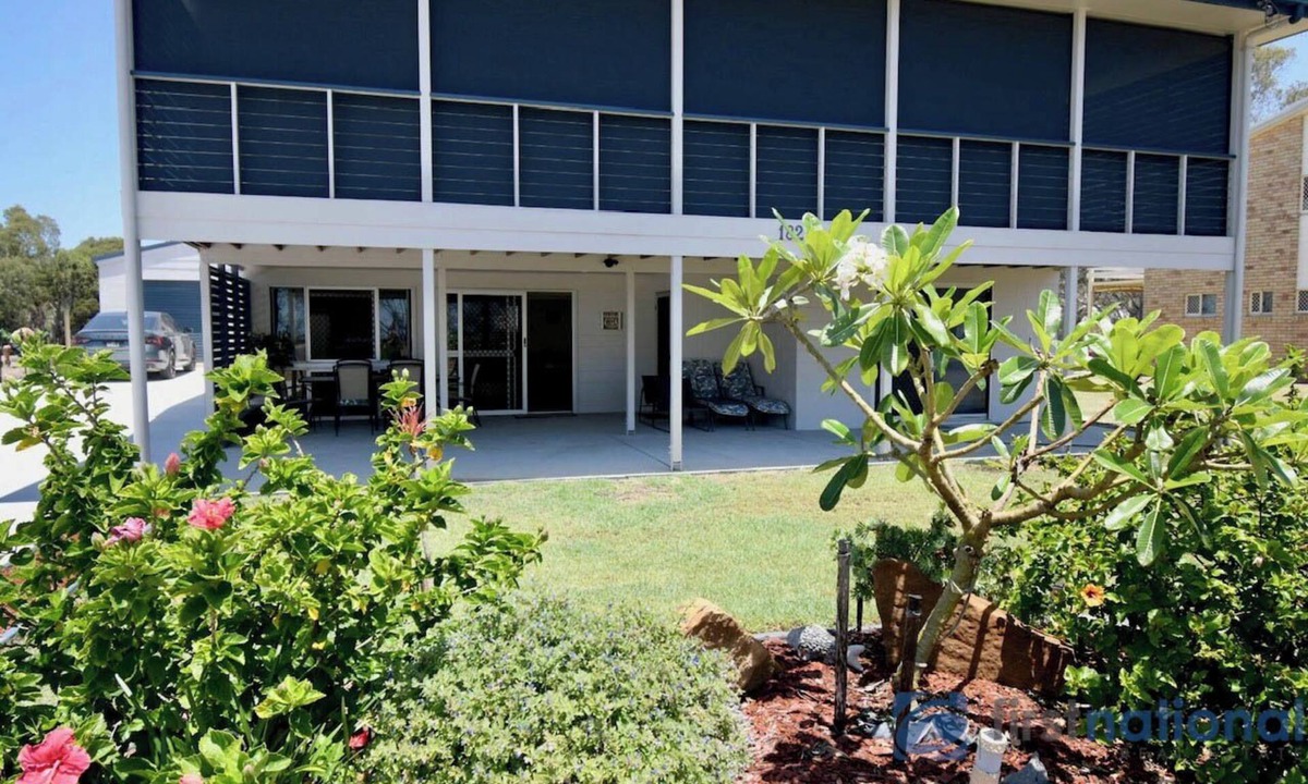 Woodgate House | Seaside Serenity on the Esplanade Duplex