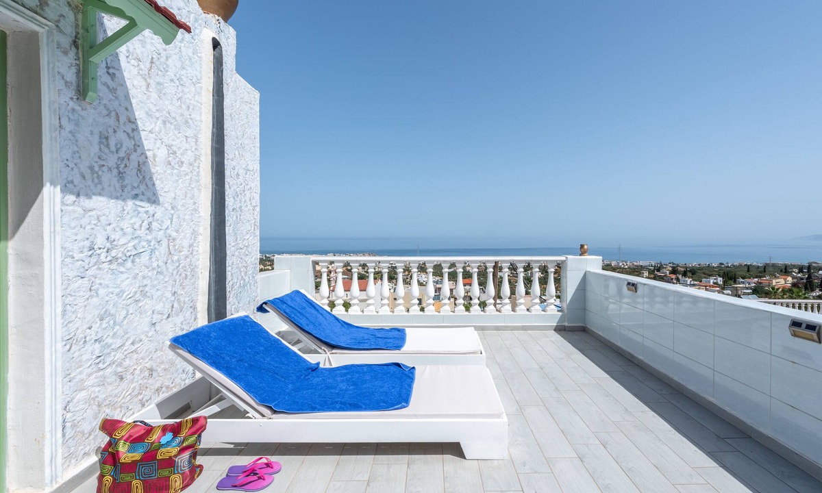Piskopiano Apartment | Senior Citizen Suite in blue