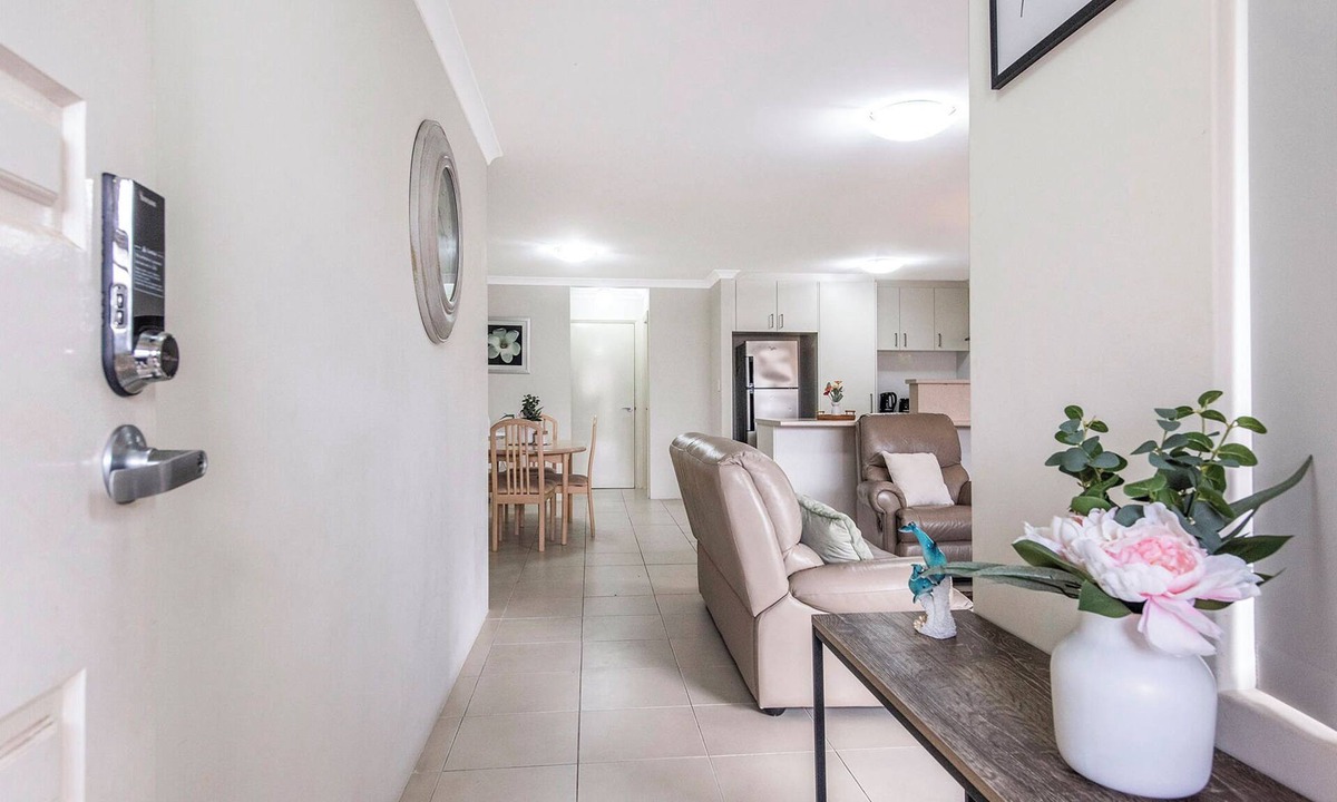 Gosnells House | Serene Oasis - 3 Bedroom Getaway House