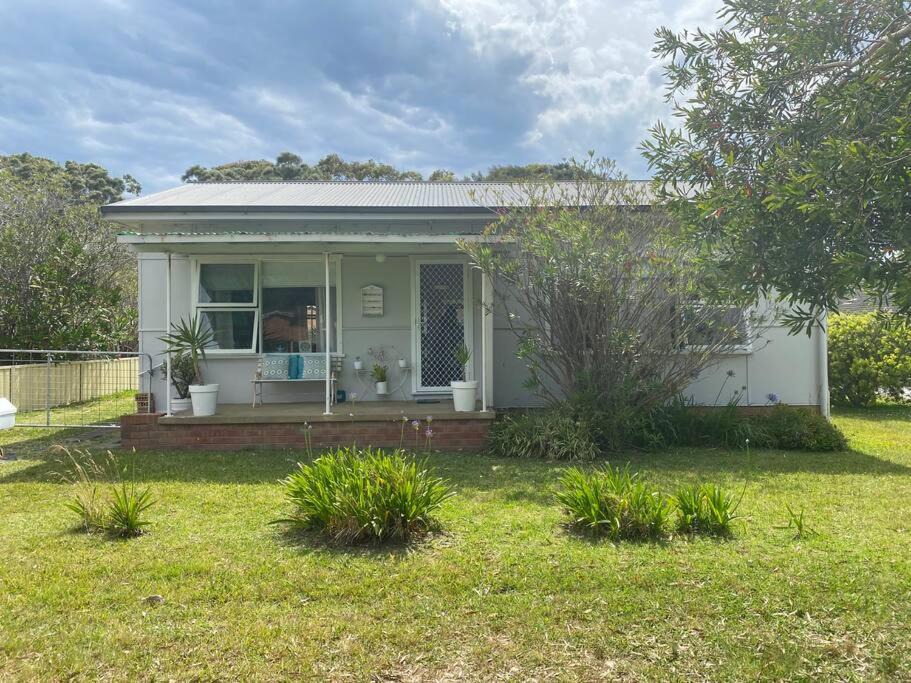Culburra Beach House | Shalom Beach Cottage - Free Wifi - 300m to beach