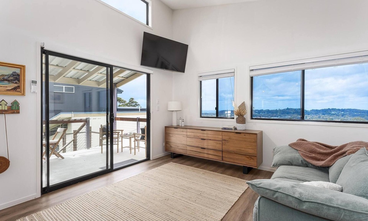 Elanora House | Sheket ~ Peaceful ~ Ocean views in Elanora