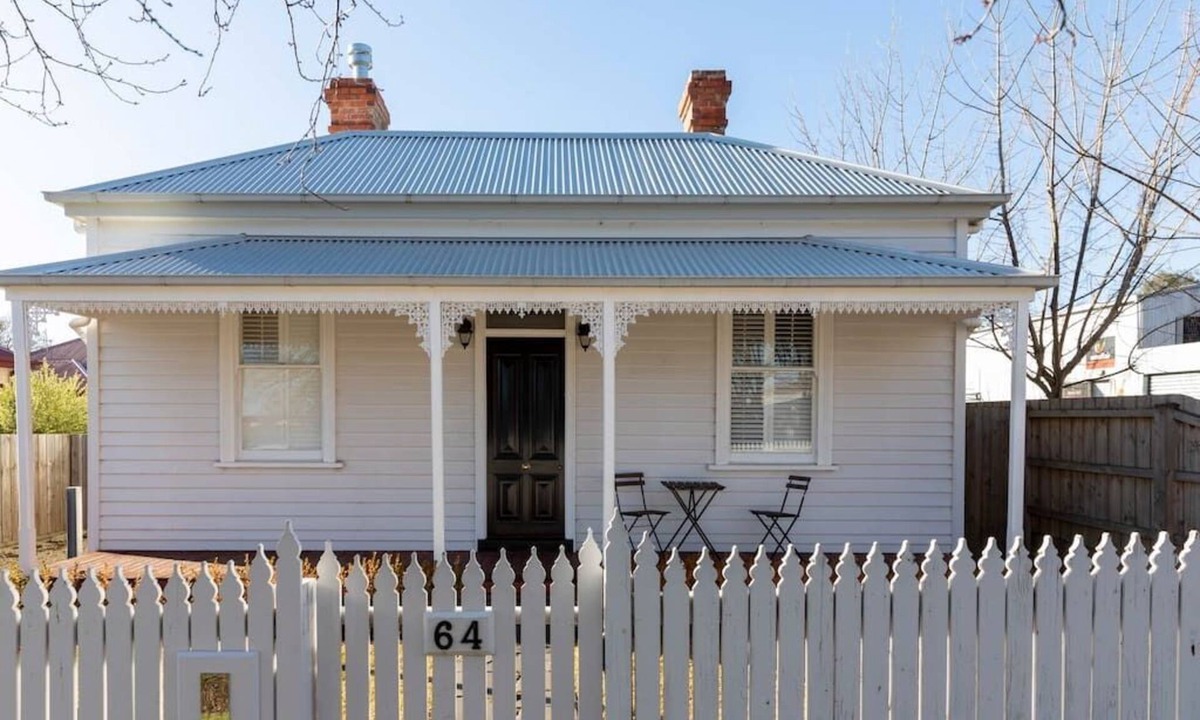 Kyneton House | SHOEFITTER'S HOUSE - THE PERFECT FIT IN KYNETON