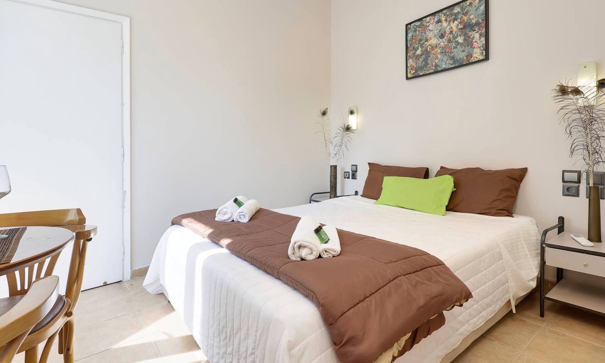 Platia Viktorias Apartment | Silver Hotel Athens Double Room