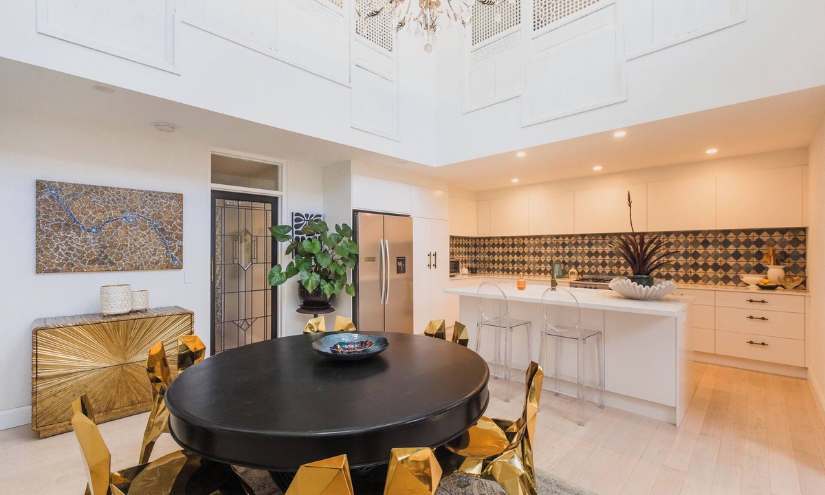 Suffolk Park House | SIMBA Beachside; stylish opulence, pet friendly & moments from the beach
