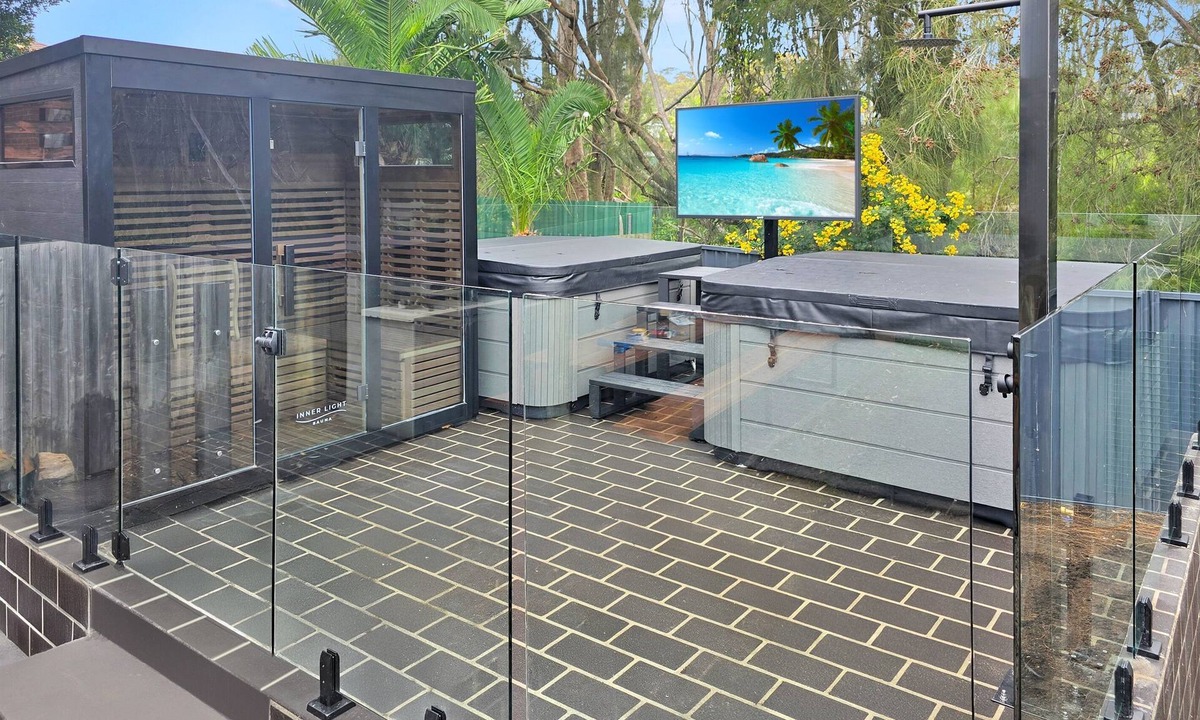 Malua Bay House | Skyes Beach House-Views, Spas, Sauna, Arcade Games