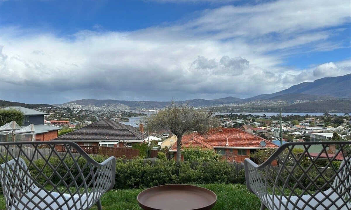 Lindisfarne Apartment | Skyline Serenity Lower - Close to city and airport
