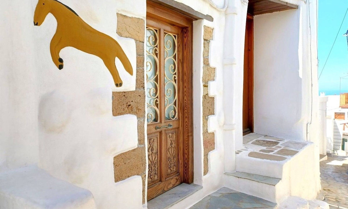Skyros Town House | Skyros BnB, Little Horse in Skyros Town