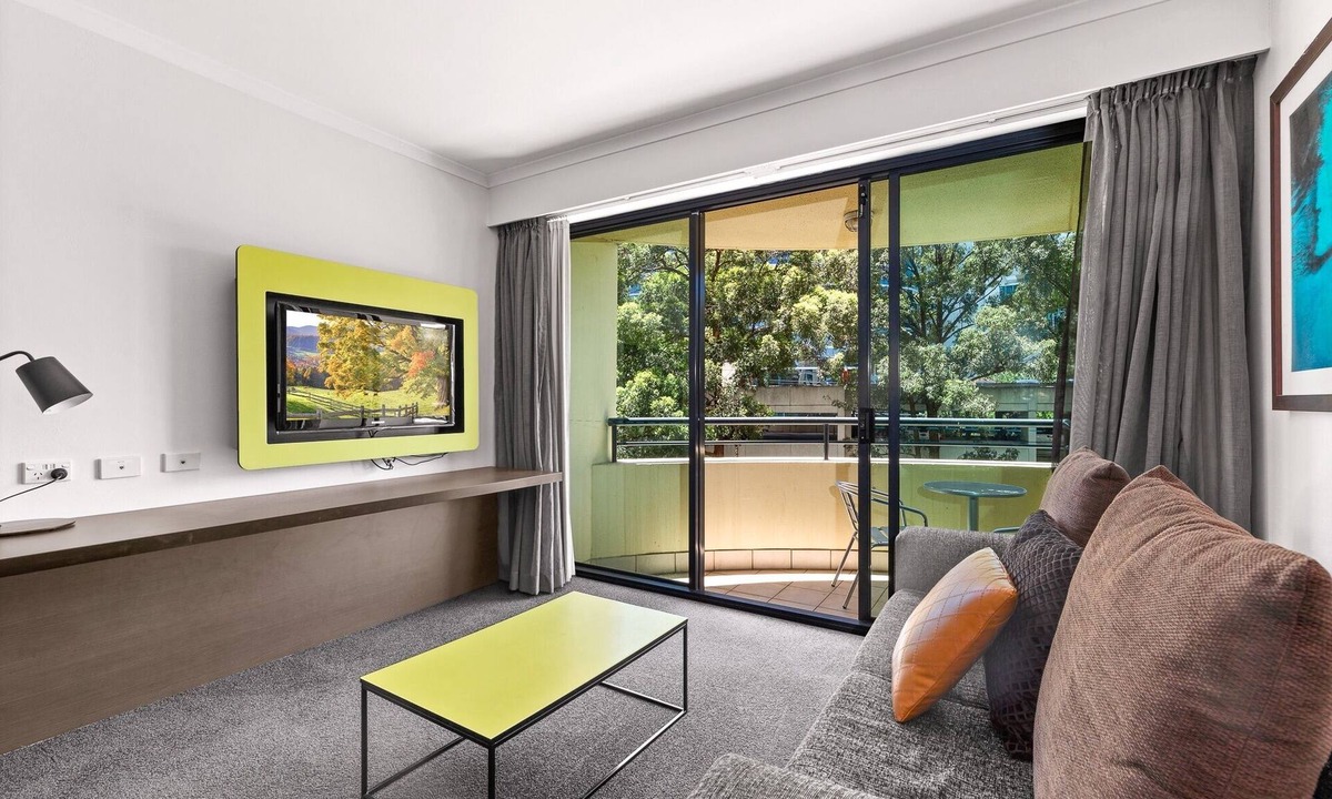Parramatta Apartment | Sleek 1-Bed by Jubilee Park with Pool
