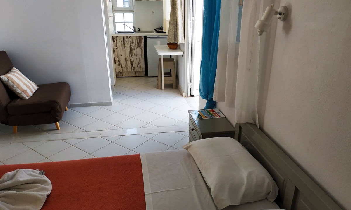 Agia Pelagia Apartment | Small studio with a large veranta