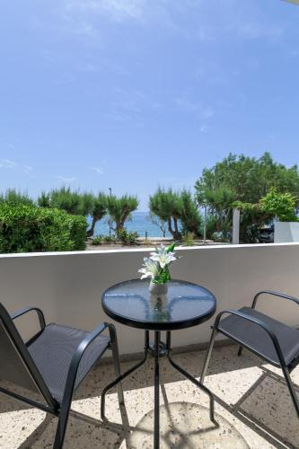 Koutsouras Apartment | Sole e Mare A2 Beachfront Sea View Apartment