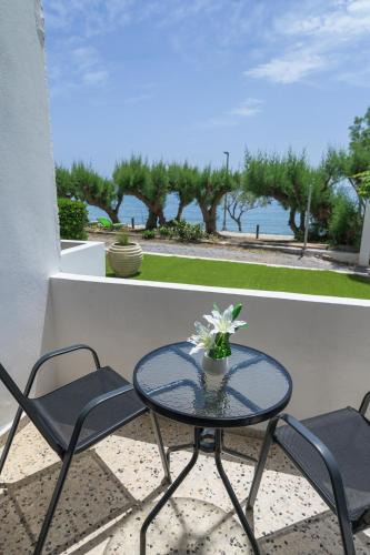 Koutsouras Apartment | Sole e Mare A3 Beachfront Sea View Apartment