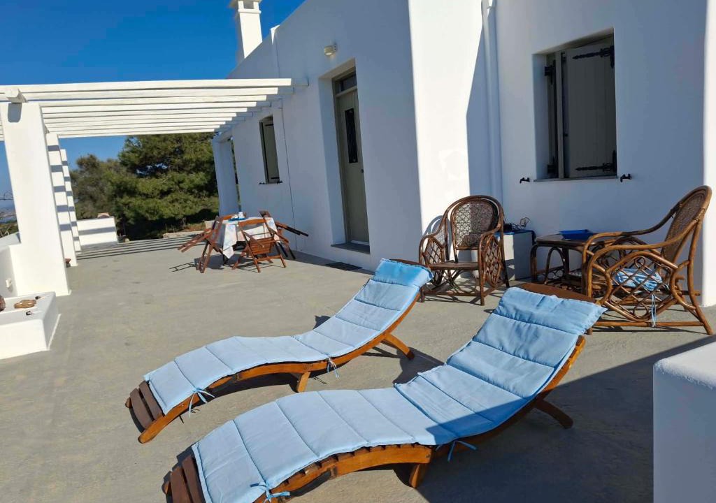 Milos House | Sophia's Ralaki Cottage