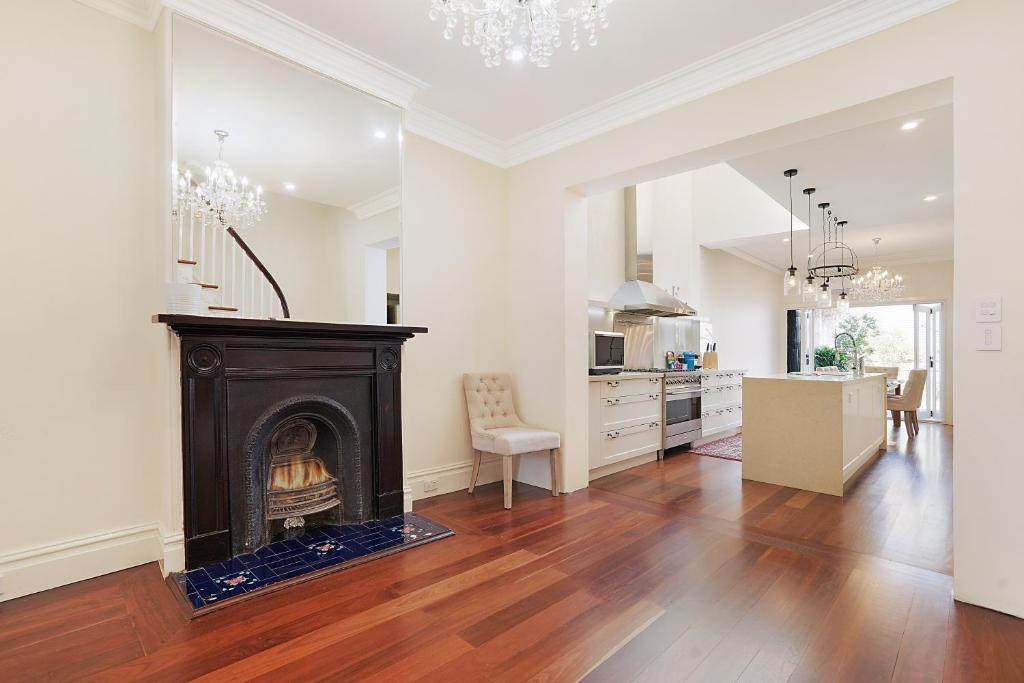 Paddington Apartment | Sophisticated renovated terrace in fashion hub