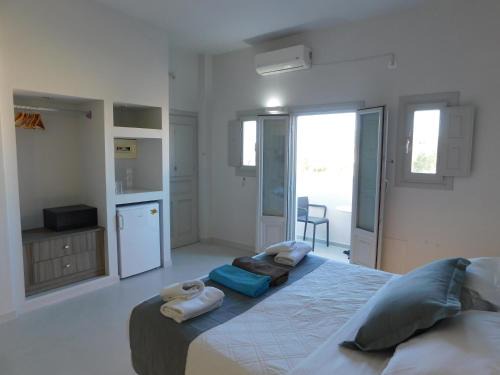 Perissa Bed & Breakfast | South Beach Santorini