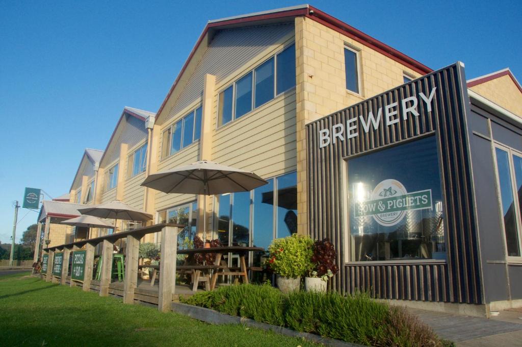 Port Campbell Hostel | Sow and Piglets Guesthouse