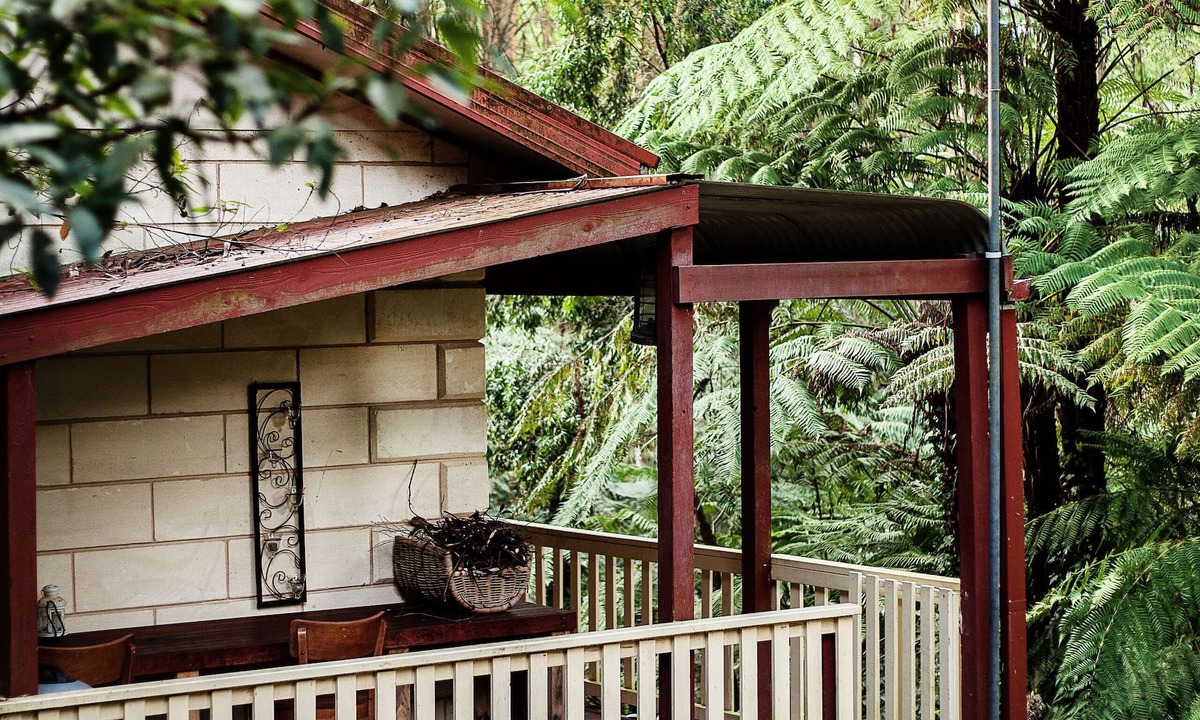 Mount Dandenong Cabin | Spa Cottage: Private rainforest with river