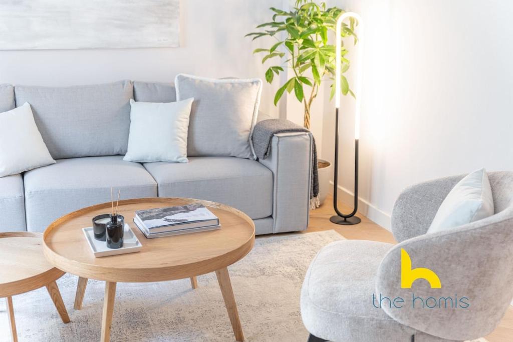 Vyronas Apartment | Spacious 3BR Retreat w 2 Baths & Fast Wi-Fi