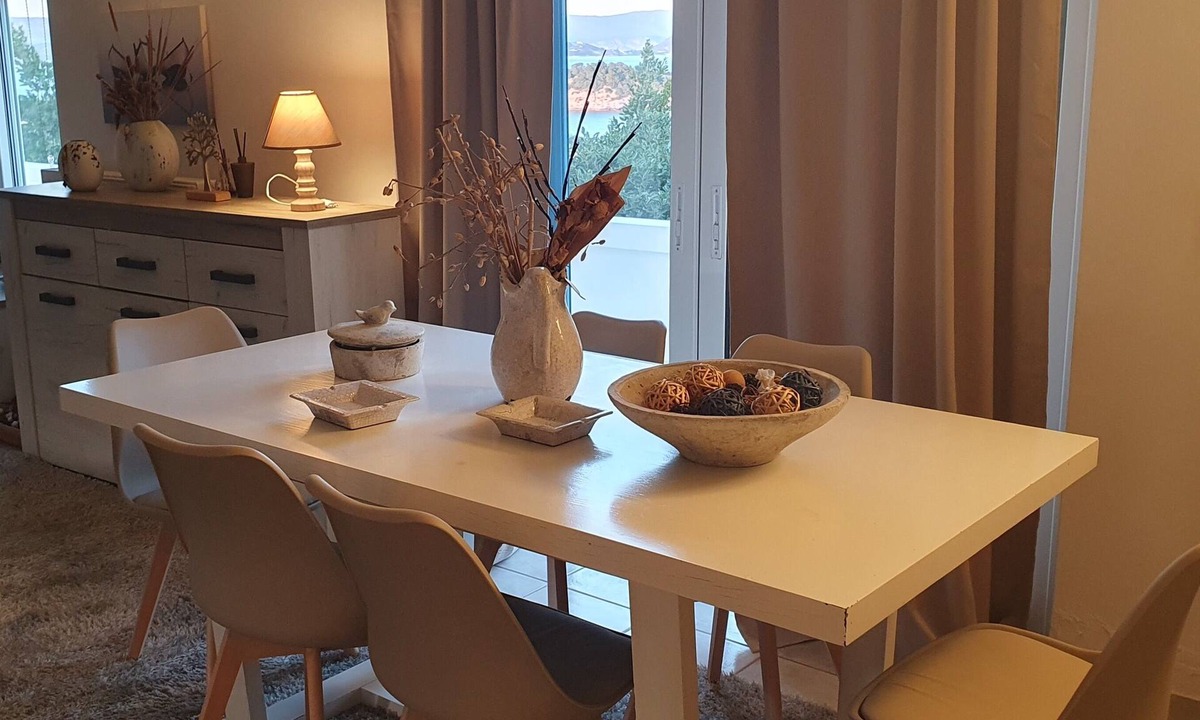 Bouzaiika House | Spacious 4-bedroom building with WiFi, AC in welcoming ΠΟΡΤΟ ΧΕΛΙ