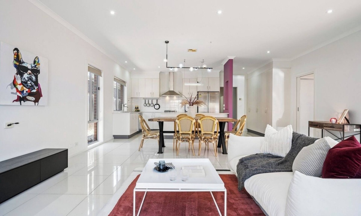 Gungahlin House | Spacious 5 Bedroom Family Retreat in Franklin