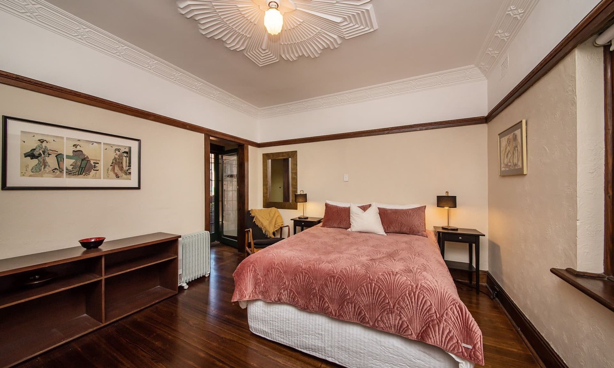 St Kilda West Apartment | Spacious apartment, garden terrace, minutes to beach, pet friendly
