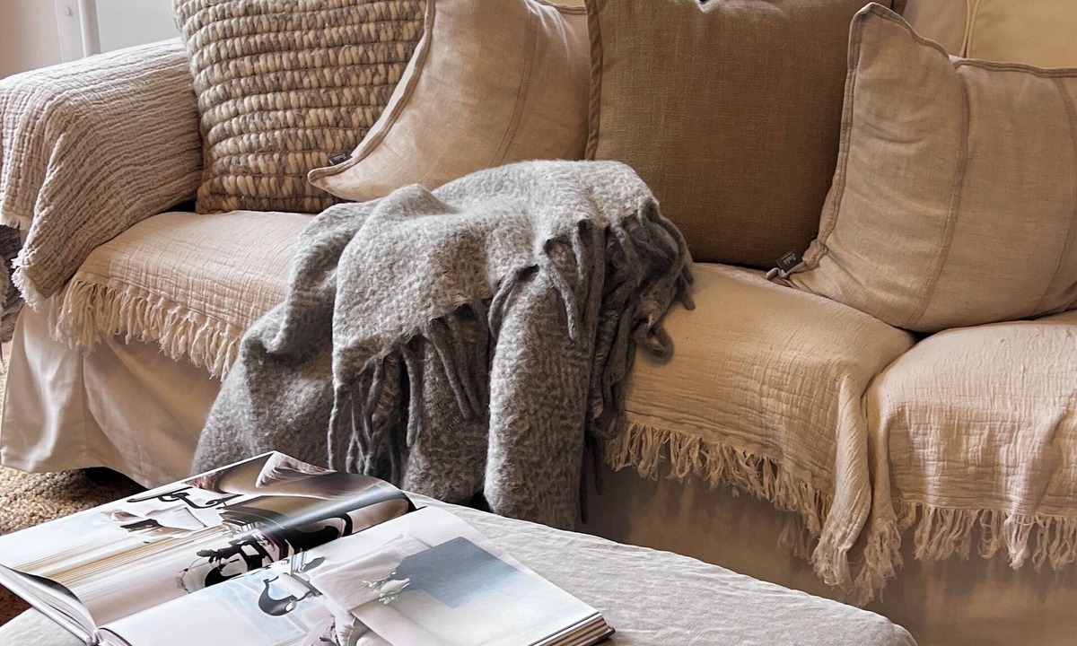 Iluka Apartment | Spacious Apartment for Four. In the Heart of Iluka steps to River, Cafe and Bar.