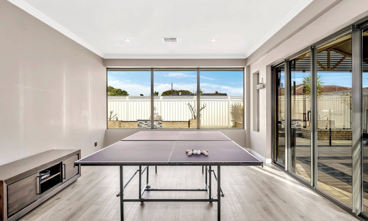 Safety Bay House | Spacious Coastal Getaway - 4BR Home with Pool, Games Room, and More in Safety Bay