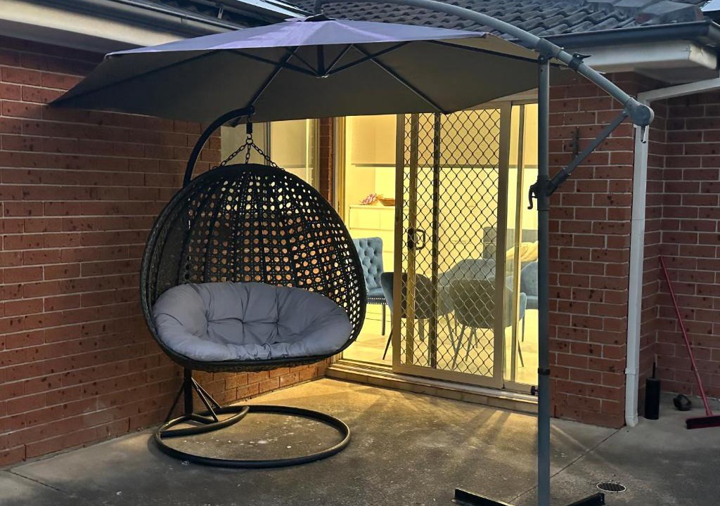 Hinchinbrook House | Spacious, cosy and affordable room if no one book in the other 2 room you will stay by yourself in the whole house