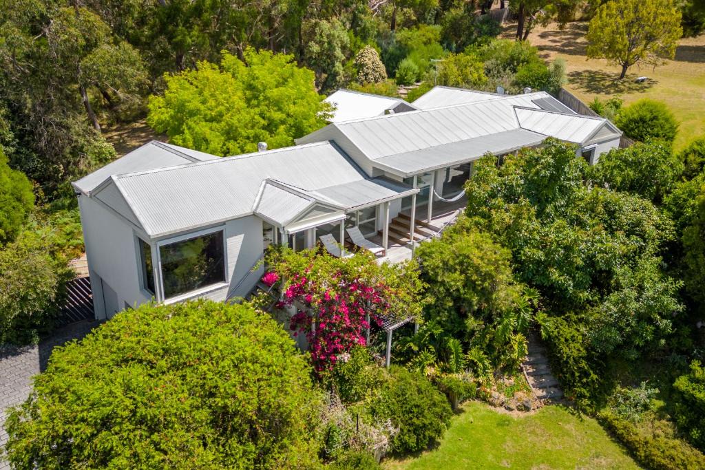 Dromana House | Spacious home with ocean views