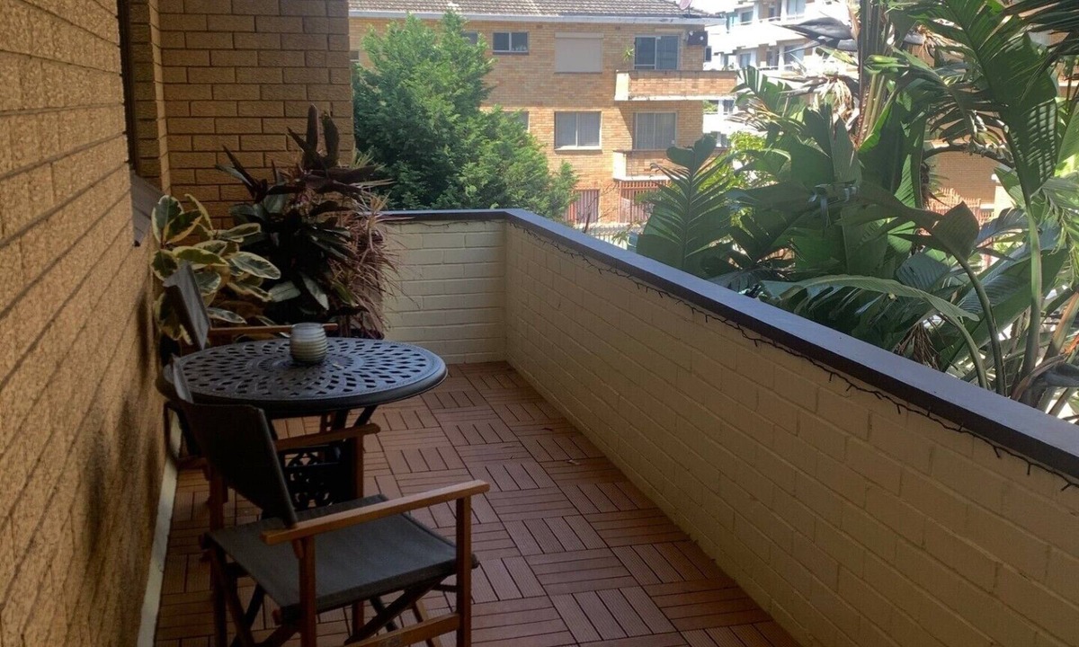 Dee Why Apartment | Spacious one bed apartment, short walk to the beach and transport.