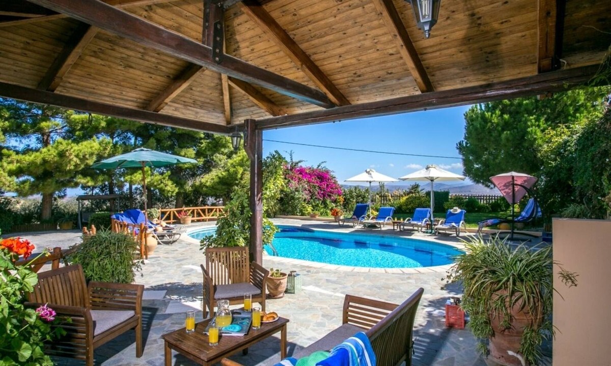 Stamnoi Villa | Spacious Traditional Villa in Beautiful and Quiet Surroundings !