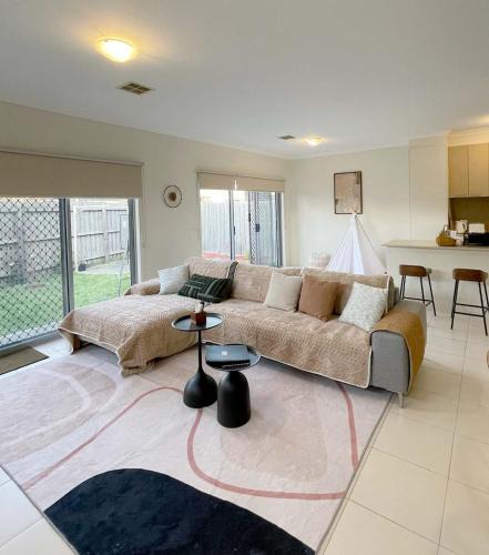 Melbourne Bed & Breakfast | Special offer! Jap-inspired stay with Lakeside view Room OR Entire House