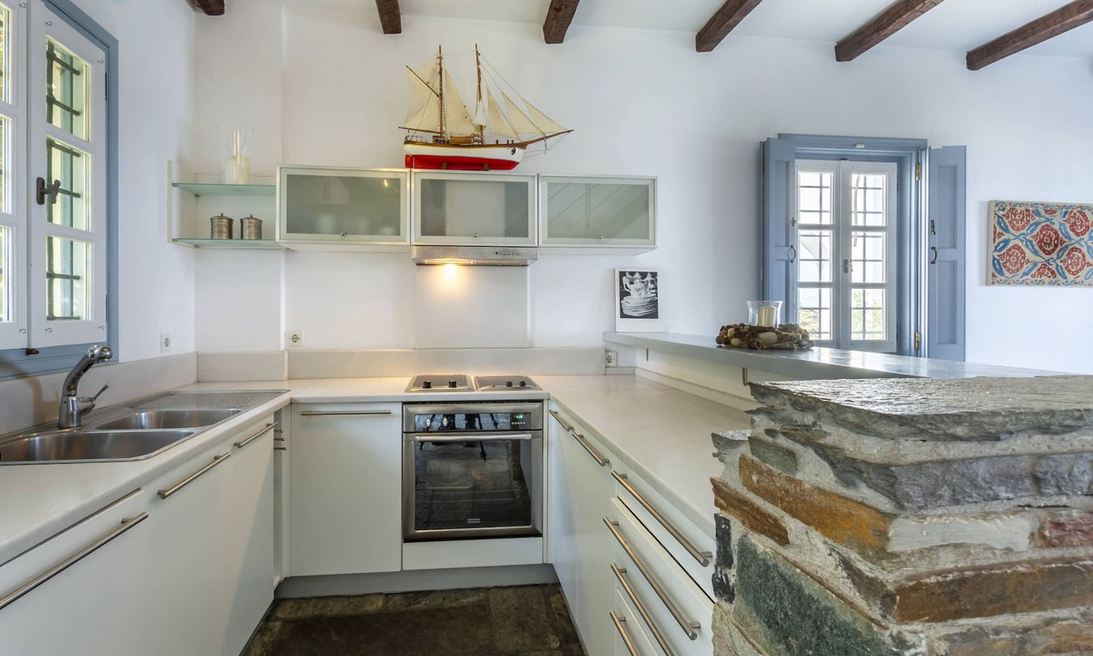 Spetses Villa | Spetses, traditional villa on the waterfront - beach