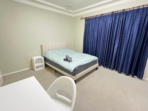 Rydalmere House | Standard Queen Room in Two Story House - R1