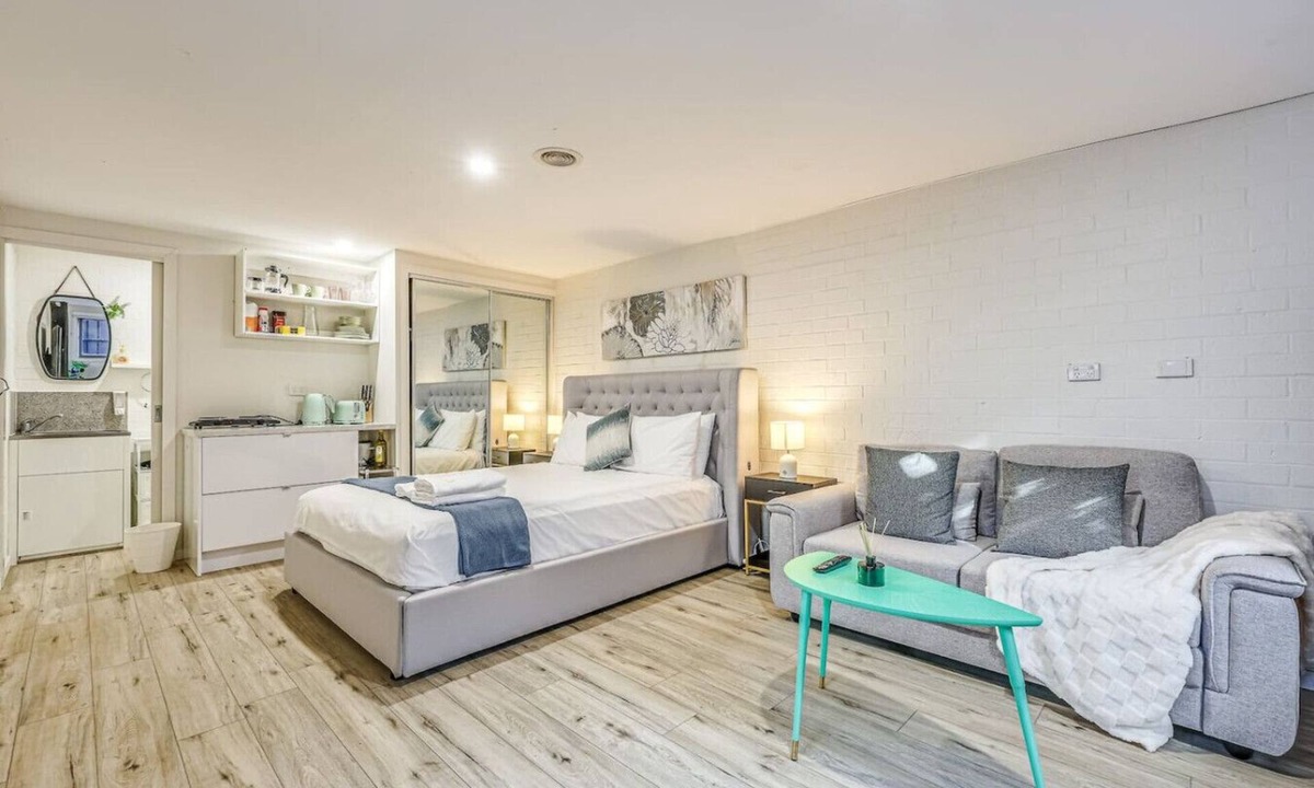 Leopold House | StayAU Cozy & Stylish 1 BRM Studio in Leopold