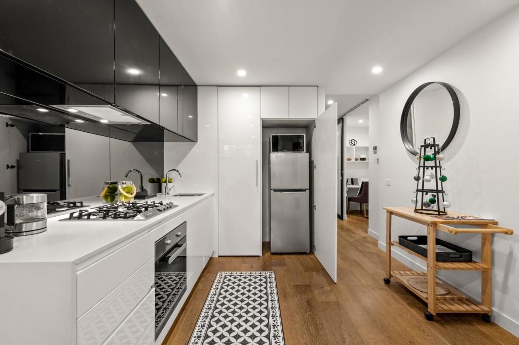 Hawthorn East Apartment | StayCentral - Hawthorn East - Study, 2 Car spaces