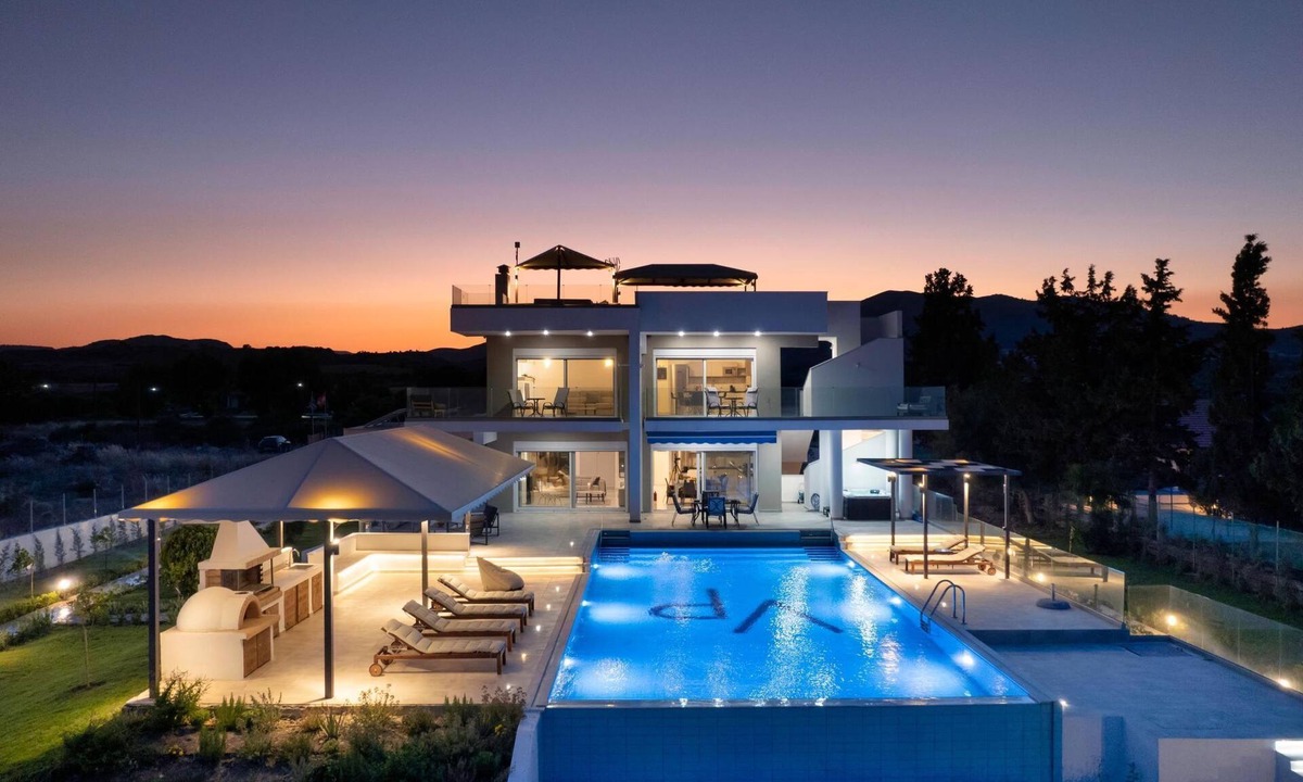 Gennadi House | Strandvilla Viviane Paulos für 12 Personen by Interhome